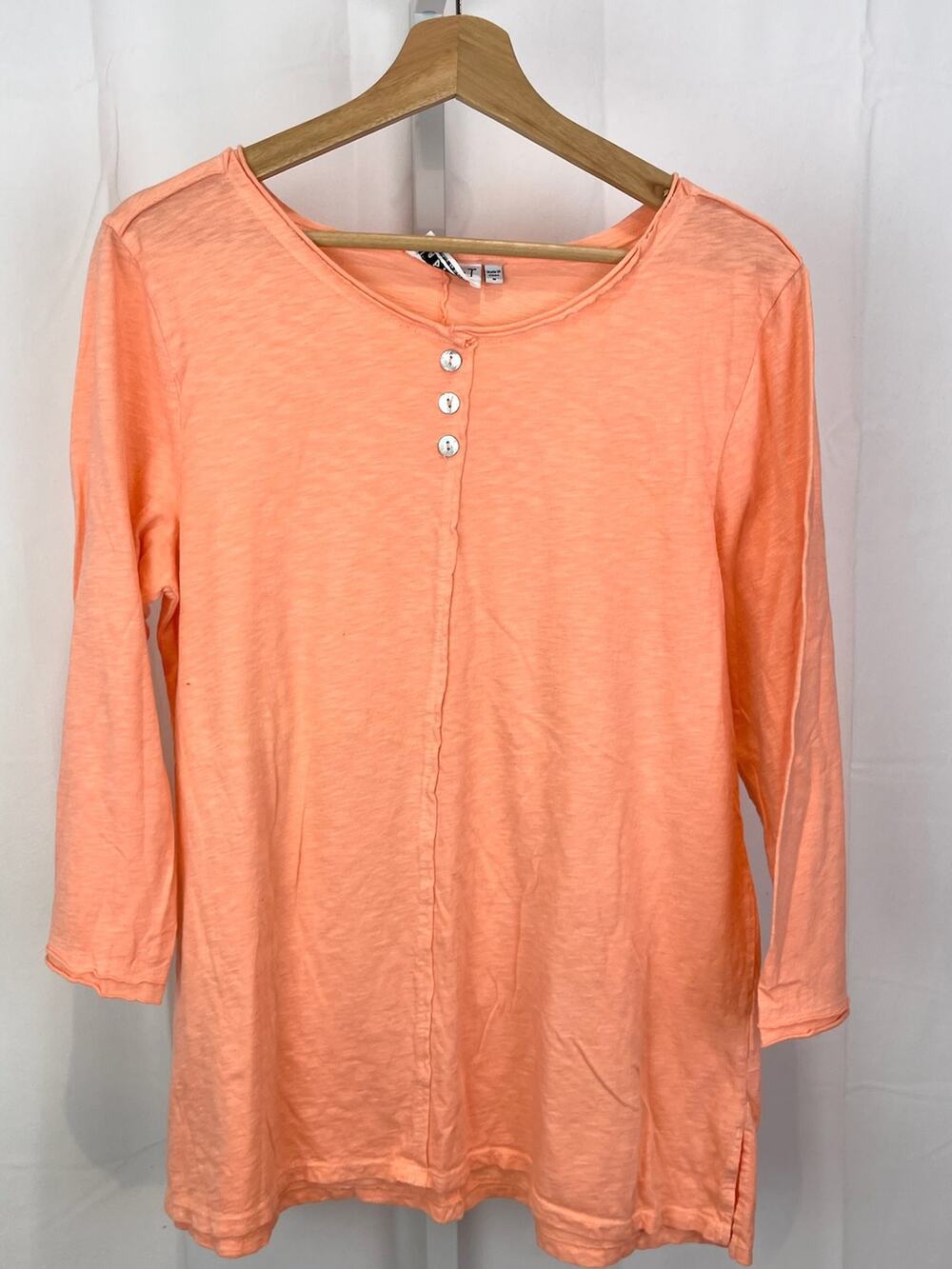 HABITAT Size M 3/4 Sleeve Slub Knit Pullover Top Button Trim Orange
